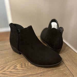 Brand New- ankle boots (Journee Collection)
